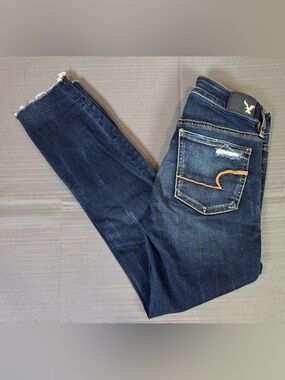 American Eagle Super Stretch Jegging Crop Jeans Size 0 Distressed Raw Hem Denim
